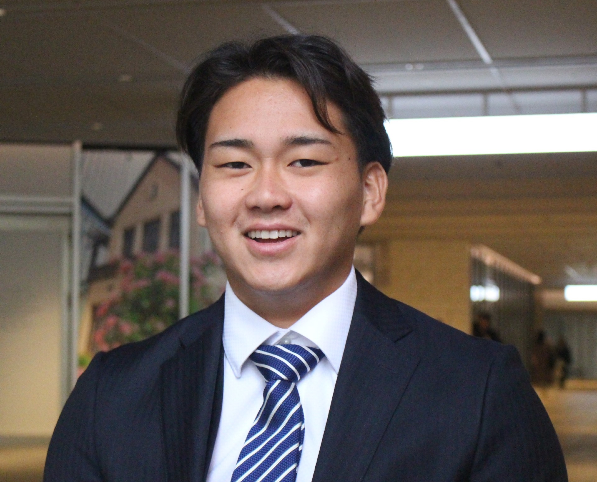 インタビューに答える髙橋