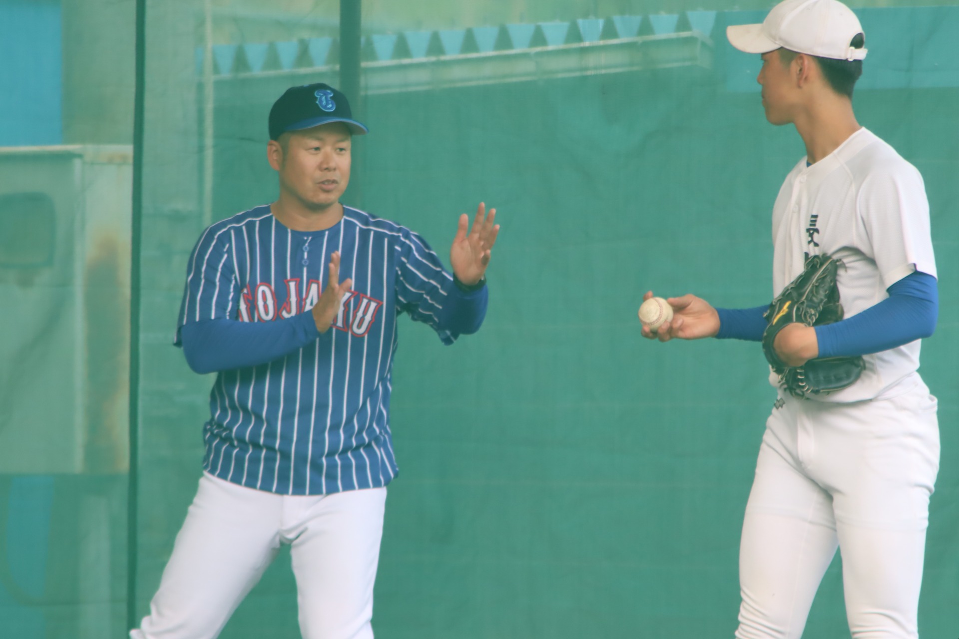 長塚に指導する田中監督