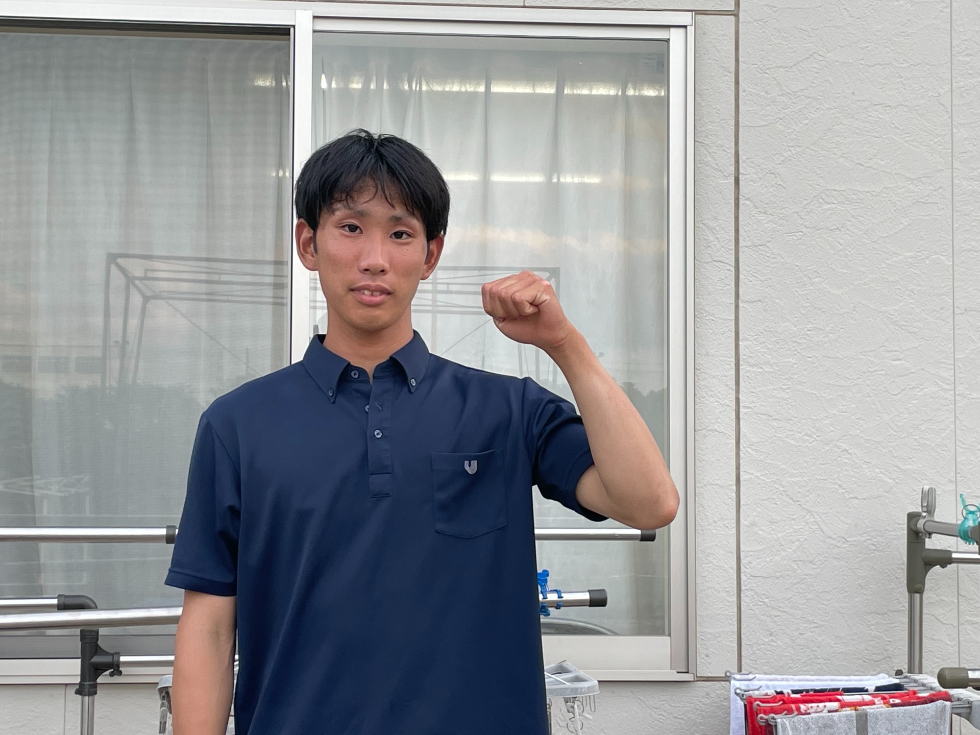 ガッツポーズする石戸