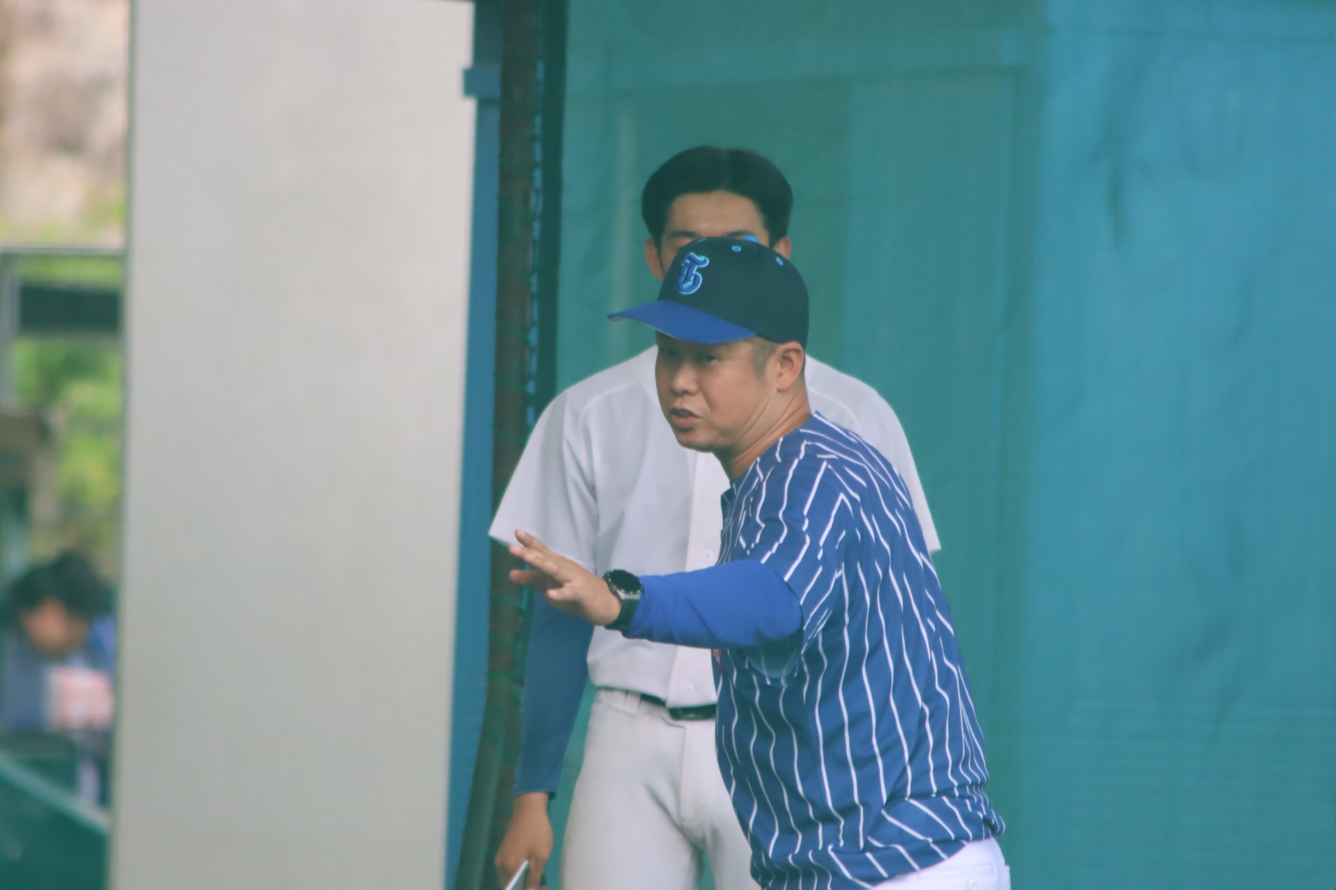 投手を指導する田中監督