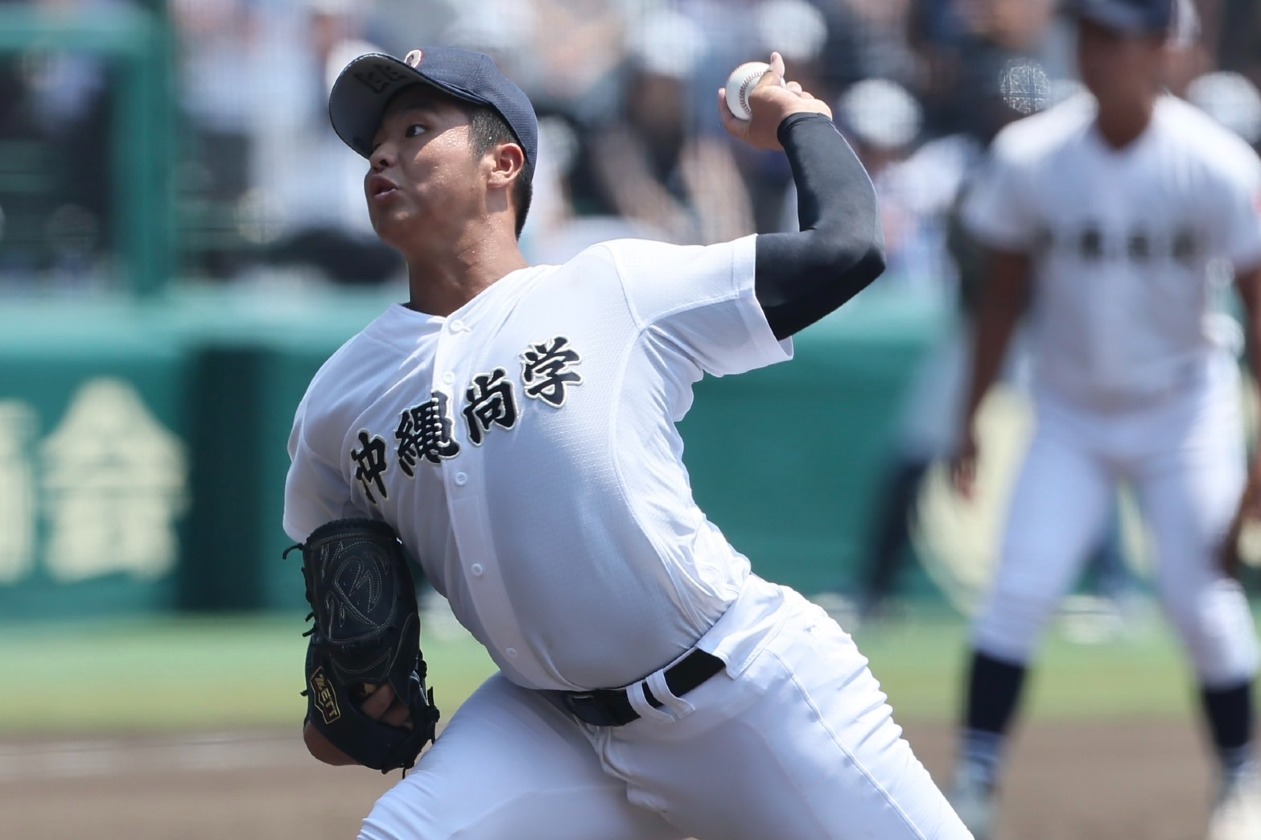 沖縄尚学の150キロ左腕は甲子園に入っても凄まじい投球！沖縄大会通じ