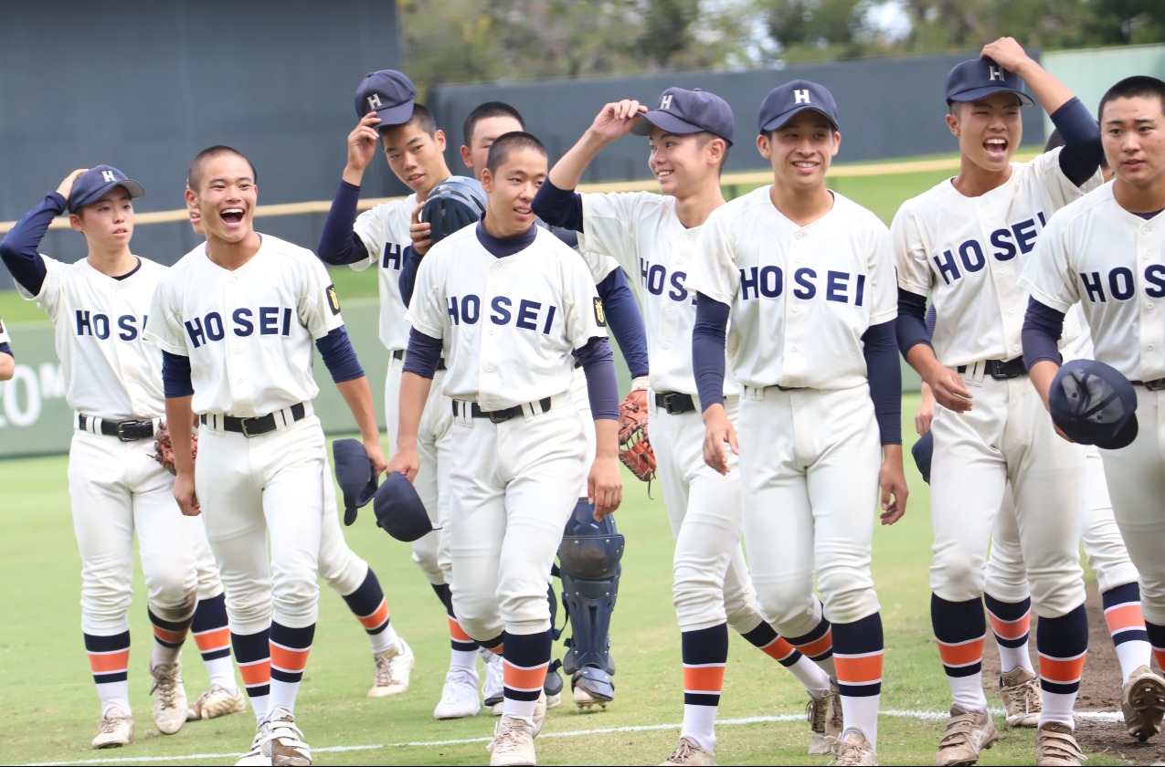 滋賀学園 試合用ユニホーム 滋賀学園－浦和実」左腕二枚看板の浦和実に対し、打率5割の2年生