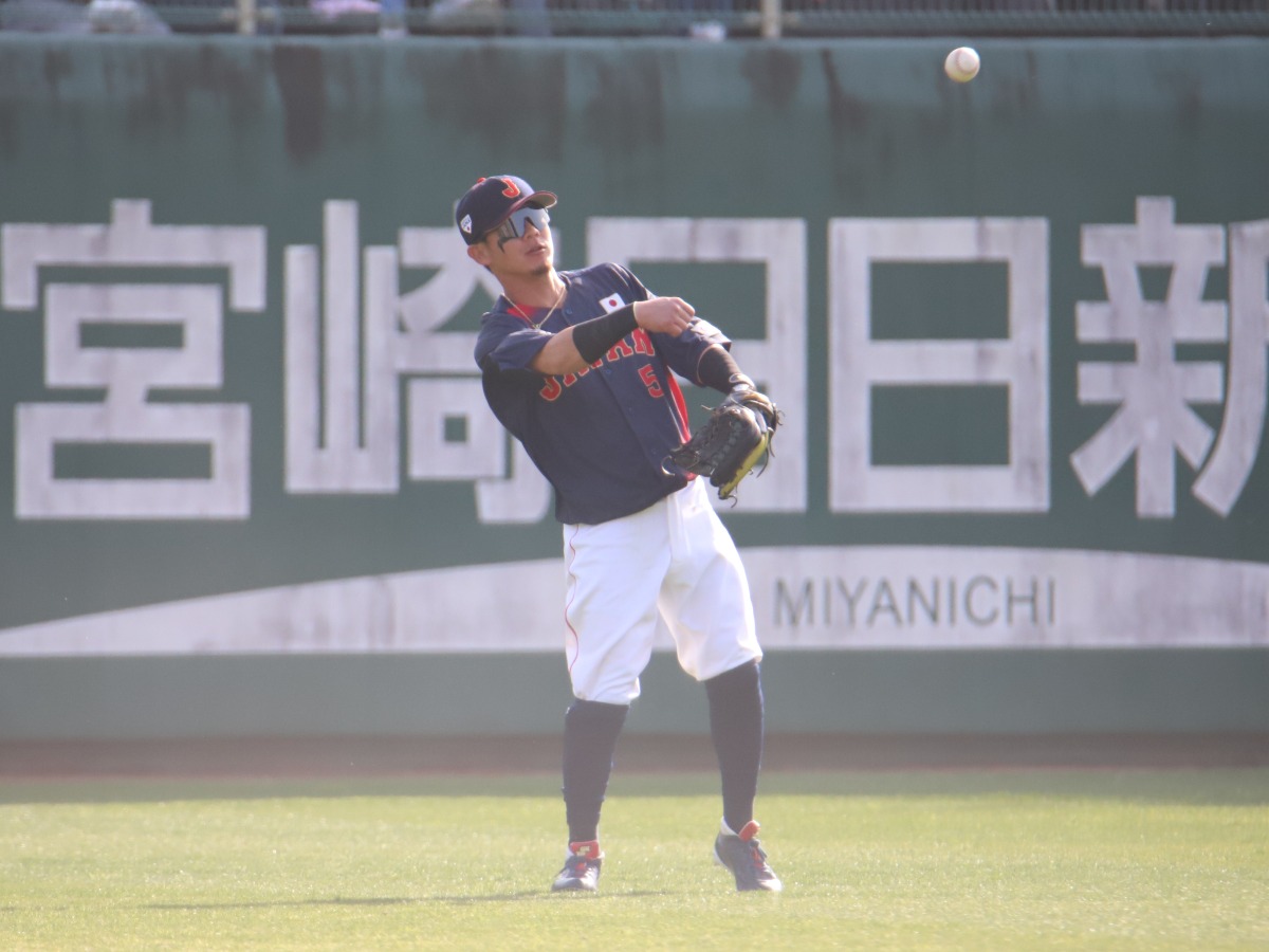 侍ジャパン・牧原大成がダイビングキャッチ！本職セカンドもセンターで