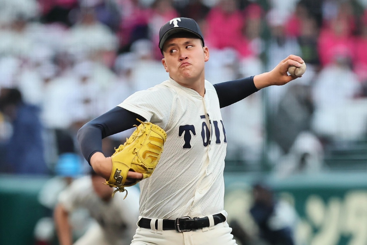 躍動するフォームから放たれる剛速球