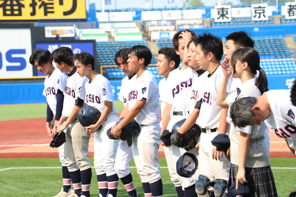 試合後に挨拶をする五商の選手達